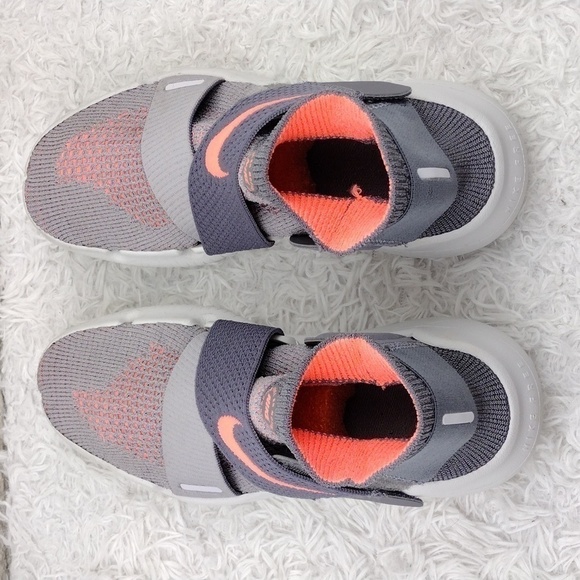 Nike Free RN Motion Flyknit 2018 Grey Crimson Pulse Fabric Upper Pull On Sneaker - Picture 6 of 16
